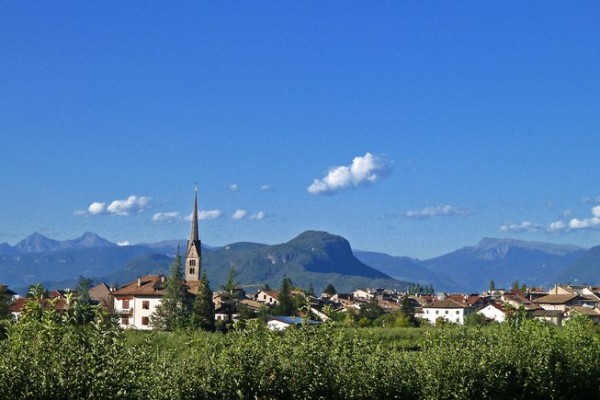 Egna, un Borgo Antico tra le Bellissime Montagne